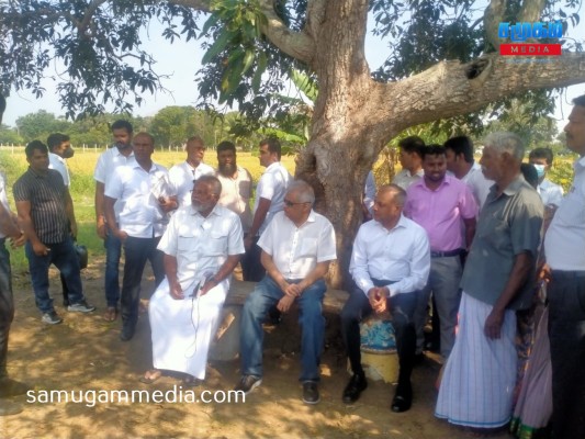 கிளிநொச்சி மாவட்டத்தில், பெரும்போக நெல் அறுவடையை ஆரம்பித்து வைத்த ஜனாதிபதி! 