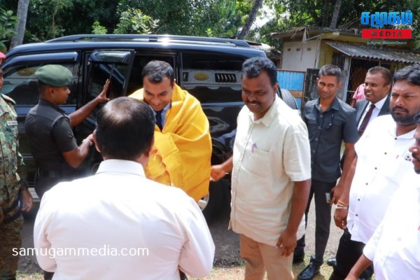 வவுனியாவிற்கு திடீர் விஜயம் மேற்கொண்ட பாதுகாப்பு இராஜாங்க அமைச்சர்!SamugamMedia 