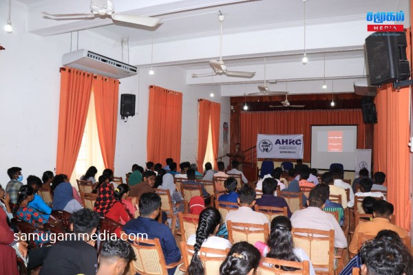 வடக்கு கிழக்கு மாகாணங்களுக்கு சமஸ்டி அதிகாரப் பகிர்வு தொடர்பான விஷேட கலந்துரையாடல்! samugammedia 