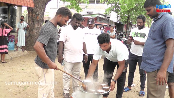 தமிழ் தேசிய மக்கள் முன்னணியினரால் வாழைச்சேனையில் முள்ளி வாய்க்கால் கஞ்சி வழங்கும் நிகழ்வு..!samugammedia 