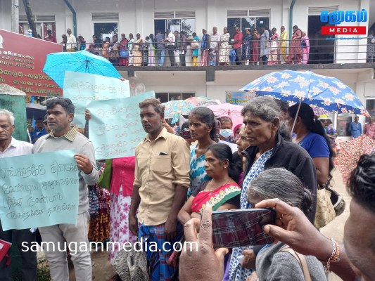 அஸ்வெசும நிவாரண கொடுப்பனவில் பாரபட்சம்- உரிய நடவடிக்கை எடுக்க வேண்டும் என கோரி  தலவாக்கலையில் போராட்டம்! samugammedia 