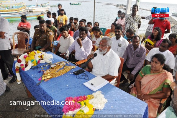 காக்கைதீவு - சாவக்காடு கடற்றொழிலாளர் விவகாரத்திற்கு சுமூகமான தீர்வு - அமைச்சர் டக்ளஸ் நடவடிக்கை! samugammedia 