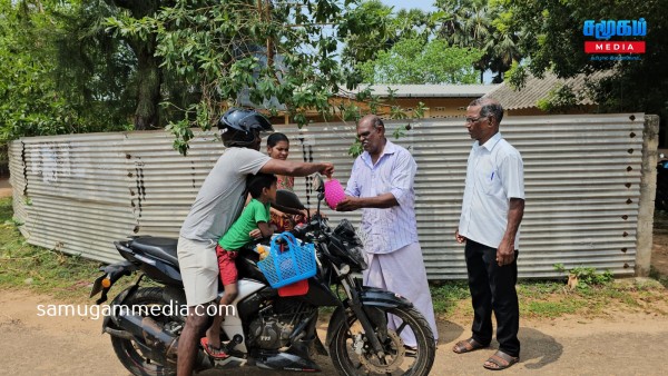 உண்டியல் குலுக்கி பணம் திரட்டி இந்தியா செல்ல தயாராகும் யாழ்ப்பாண மீனவர்கள்...!samugammedia 