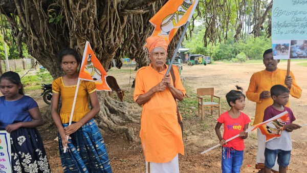 பசு வதைக்கு எதிர்ப்பு தெரிவித்து யாழில் வெடித்த போராட்டம்..! 