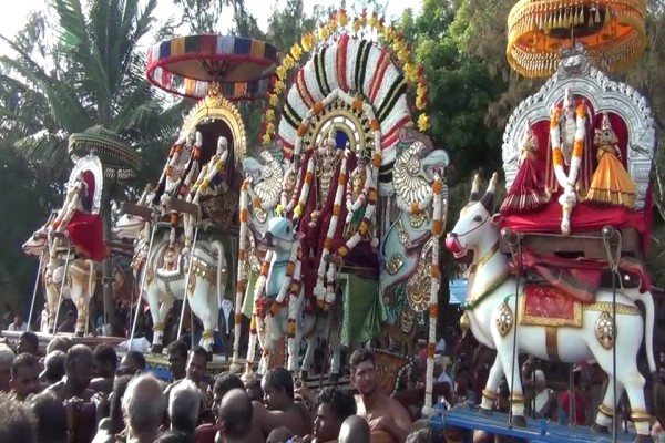 மாவிட்டபுரம் ஸ்ரீ கந்தசுவாமி கோயில் தீர்த்தத்திருவிழா- பக்தர்கள் பக்தி பூர்வமாக வழிபாடு! 