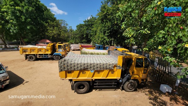 சாவகச்சேரி பொலிஸாரால் கைப்பற்றப்பட்ட டிப்பர்கள்- ஐவர் கைது..! 