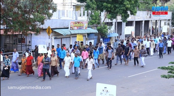 படுகொலை செய்யப்பட்ட இளைஞனுக்கு நீதி வேண்டும்- மல்லாவியில் பாரிய போராட்டம் 