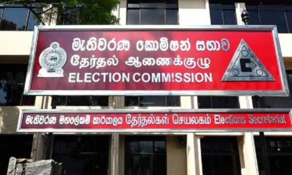 தேர்தல் அலுவலகங்களில் இருந்து அதிரடியாக அகற்றப்படும் அரசியல்வாதிகளின் படங்கள்; தேர்தல் ஆணைக்குழு உத்தரவு 