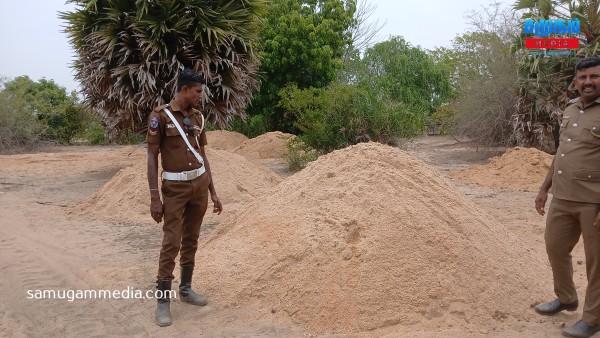 கிளிநொச்சியில் சட்டவிரோத மணல் அகழ்வு- பொலிஸார் நடவடிக்கை..! 