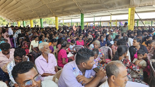 யாழில் தேர்தல் பரப்புரை கூட்டத்திற்கு வருகை தராத சஜித்! பல மணிநேரம் வெயிலில் தவித்த மக்கள் 