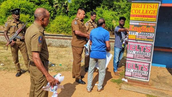 9000ற்கும் மேற்பட்ட பதாதைகள் மற்றும் சுவரொட்டிகளை அகற்றிய வவுனியா பொலிஸார்! 