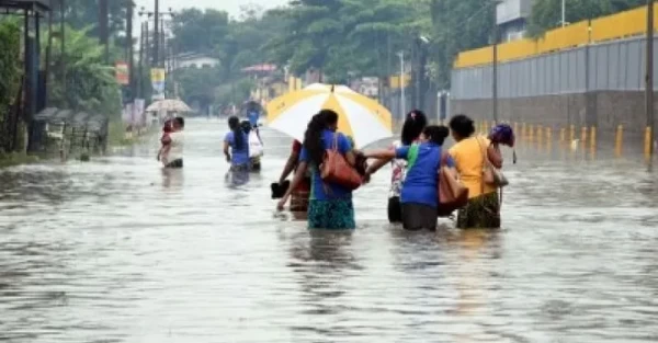 நாட்டில் ஆயிரக்கணக்கான மக்கள் சீரற்ற வானிலையால் பாதிப்பு - இருவர் பலி..! 