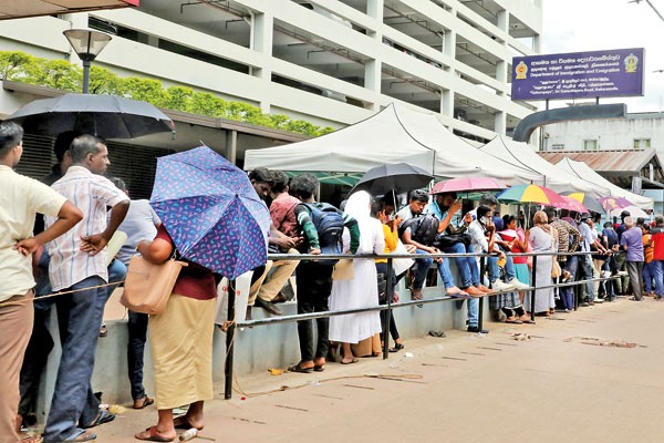 இலங்கையில் முடிவுக்கு வந்துள்ள கடவுச்சீட்டு வரிசை! அமைச்சர் அறிவிப்பு 