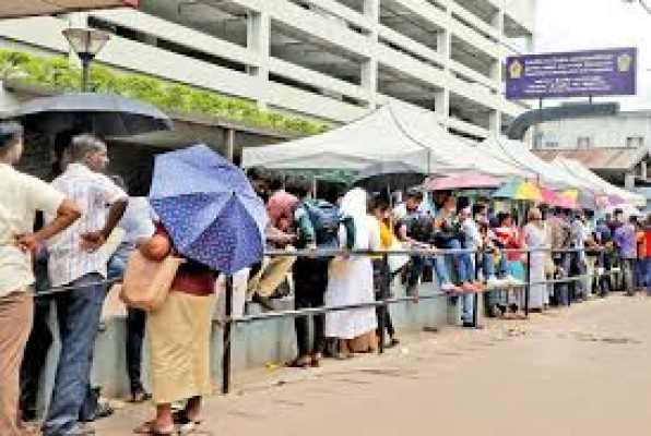 கடவுச்சீட்டுக்கான மீண்டும் நீண்ட வரிசையில் காத்திருக்கும் மக்கள்..! 