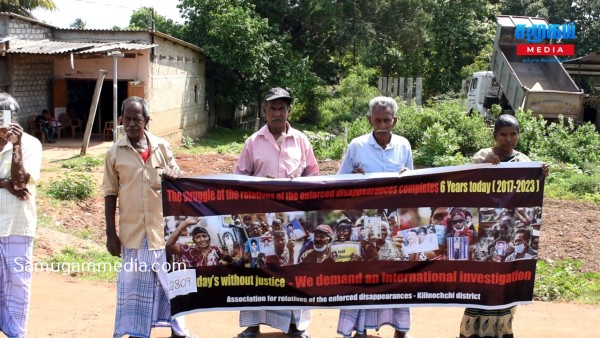 காணாமல் ஆக்கப்பட்டோரின் உறவுகளால் கிளிநொச்சியில் கவனயீர்ப்பு போராட்டம் ! 