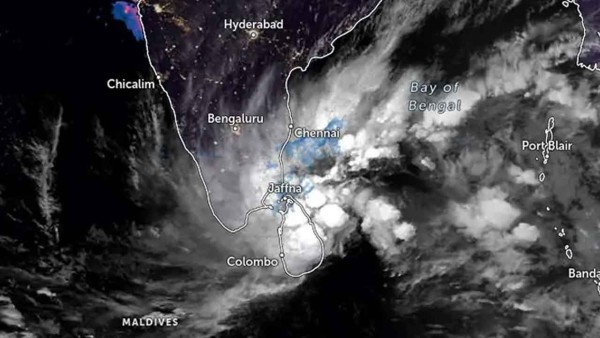 திருகோணமலைக்கு மிக அருகில் நிலைகொண்டுள்ள ஆழ்ந்த தாழமுக்கம்; இன்று மேலும் தீவிரமடையும் 