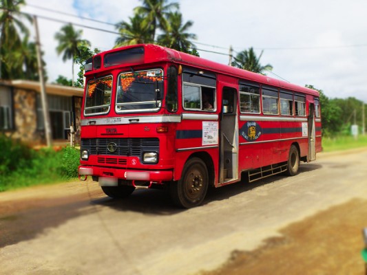 மது அருந்திவிட்டு அரச பேருந்தை செலுத்திய சாரதிக்கு நேர்ந்த கதி 