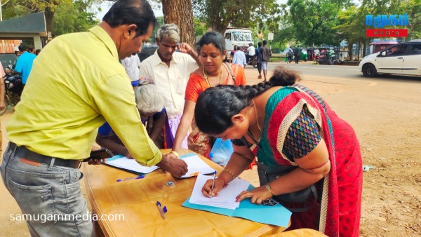 தமிழ் அரசியல் கைதிகளை விடுவிக்க கோரி கிளிநொச்சியில் கையெழுத்து போராட்டம்..! 