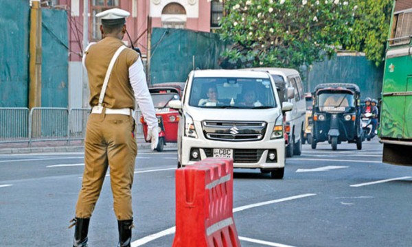 இரு விசேட போக்குவரத்து திட்டங்கள் - தீவிர நடவடிக்கையில் பொலிஸார் 