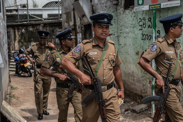 நாடளாவிய ரீதியில் விசேட சுற்றிவளைப்பு  - பிடியாணை பிறப்பிக்கப்பட்ட 2,561 பேர் கைது 