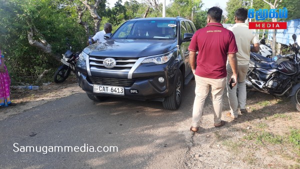 தையிட்டி  போராட்ட களத்துக்கு வந்த தூதரக வாகனம். 