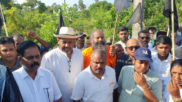 அநுர அரசே தமிழருக்கு நீதி வேண்டும்! - தையிட்டியில் விகாரைக்கு எதிரான போராட்டத்தில் சிறீதரன் எம்.பி. வலியுறுத்து 