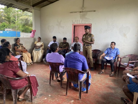 யாழில் ஒலிபெருக்கி பாவனையை கட்டுப்படுத்துவது தொடர்பில் பொதுமக்களுடன் கலந்துரையாடல்..! 