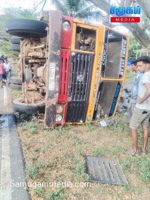 சிறுவனை காப்பாற்றுவதற்காக திருப்பியதால் விபத்துக்குள்ளான டிப்பர் 