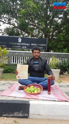 கோர்ட் சூட் வியாபாரியான பட்டதாரி; அரச நியமனம் கோரி தனிநபர் போராட்டம்...! 