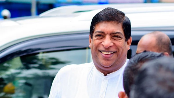 இரண்டு பேரை பாதுகாப்பதற்காக கட்சியை பலியாக்க கூடாது - ரணிலிடம் ரவி எம்.பி. கோரிக்கை 