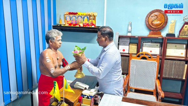 நல்லூர் கந்தசுவாமி  ஆலய பெருந்திருவிழா: மாநகர சபையிடம் காளாஞ்சி கையளிப்பு..! 