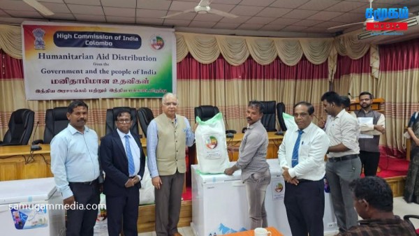 முல்லை மீனவர்களுக்கு இந்திய அரசாங்கத்தின் "மனிதாபிமான உதவிகள்" வழங்கி வைப்பு..! 