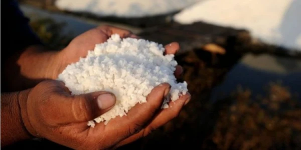 இந்தியாவிலிருந்து இறக்குமதி செய்யப்பட்ட  உப்பு சந்தைக்கு! 