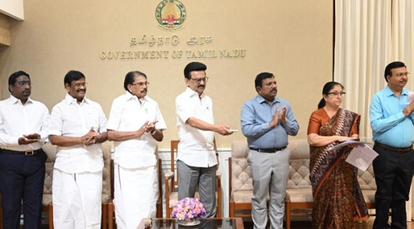 இலங்கைத் தமிழர்களுக்காக  கட்டப்பட்ட வீடுகளை திறந்து வைத்த மு.க.ஸ்டாலின்! 