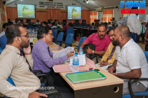 கிழக்கு மாகாண ஆளுநரை சந்தித்த பொதுமக்கள்! 