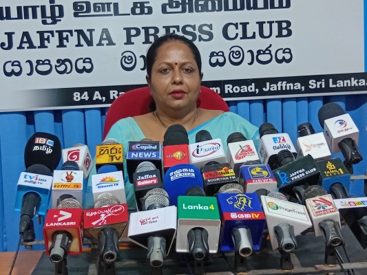 மாநகர சபை மற்றும் நகரசபை சட்டத்தை தமிழ் மொழியில் மொழிபெயர்க்க வேண்டும் - வடக்கின் உள்ளூராட்சி ஆணையாளருக்கு மகஜர் கையளிப்பு! 