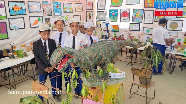மூதூர் நஜீப் அப்துல் மஜீத் வித்தியாலயத்தில்  கைப்பணிக் கண்காட்சி! 