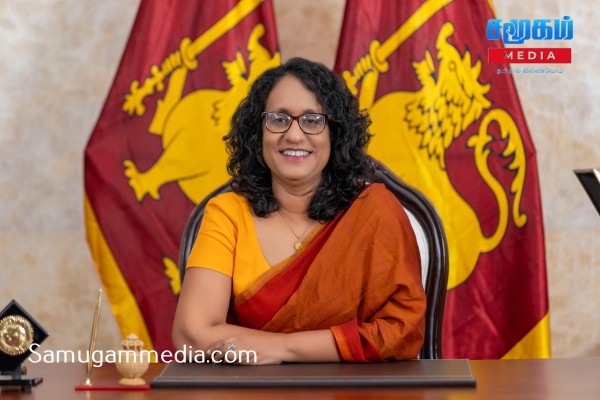 அரசுக்குள் குழப்பம் என்று கூறி வதந்தியைப் பரப்பாதீர்கள்; இந்த அரசாங்கத்தை எந்தச் சக்தியாலும் அசைக்கவே முடியாது! - எதிர்க்கட்சிகளுக்கு ஹரிணி சாட்டையடி! 