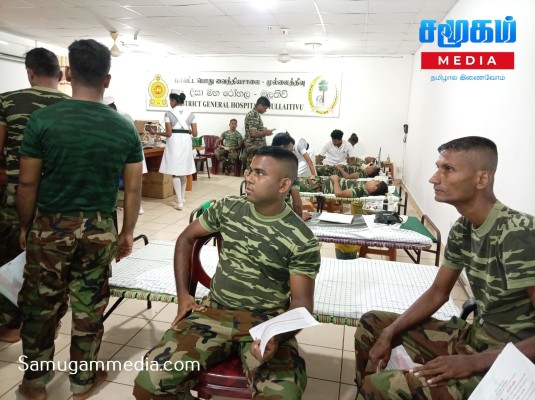 முல்லை வைத்தியசாலையில் இரத்தத்திற்கு பற்றாக்குறை; இரத்ததானம் வழங்கிய இராணுவத்தினர்! 