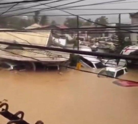 பிலிப்பைன்ஸை புரட்டிப்போட்ட கல்மேகி சூறாவளி; அதிகரிக்கும் பலி எண்ணிக்கை! விமானங்கள் ரத்து 