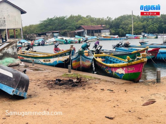 மன்னாரில் கடற்கரையோர பிரதேசங்களில் உட்புகுந்த கடல் நீர்- மீனவர்கள் அவதி ...