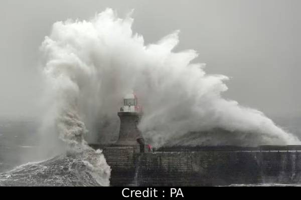 பிரித்தானியாவை உலுக்கும்  சாண்ட்ரா சூறாவளி; வெள்ளப் பெருக்கு அபாயம் - அவசர நிலை பிரகடனம்! 