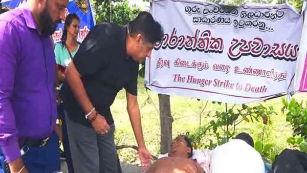 உண்ணாவிரதப் போராட்டத்தில் ஈடுபட்டுள்ளவர்களை சந்தித்த சஜித்! | SamugamMedia