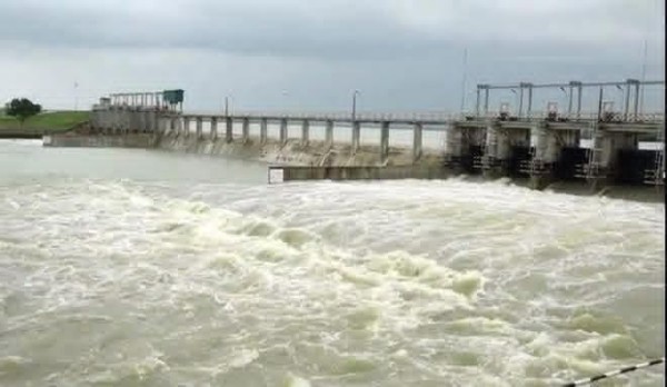 கனமழையால் வெள்ளத்தில் மூழ்கிய நெற்கதிர்கள்; இரணைமடுக்குளத்தின் 08 வான்கதவுகளும் திறப்பு 