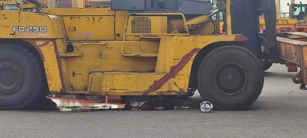 கொழும்பு துறைமுகத்தில் கோர விபத்து; பாரந்தூக்கி இயந்திரம் மோதி மோட்டார் சைக்கிள் சாரதி பலி 