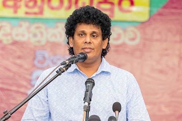 3 இலட்சம் எரிவாயு கொள்கலன்கள் இன்று  விநியோகம்; லாஃப் நிறுவனத்திற்கு காலக்கெடு! அமைச்சர் எச்சரிக்கை 