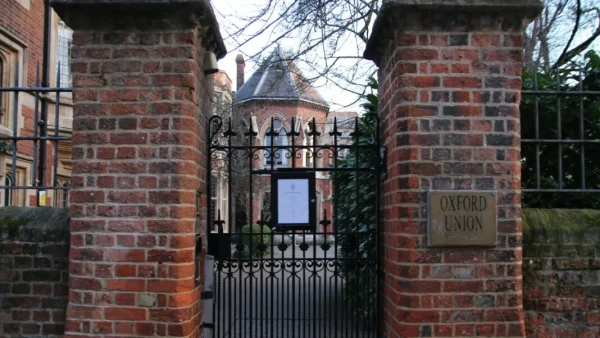 நாமல் ராஜபக்ஷவின் உரைகளை ரத்து செய்த ஒக்ஸ்போர்ட், கேம்பிரிட்ஜ் பல்கலைக்கழகங்கள் 