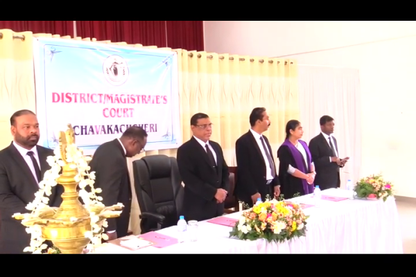 பிரதம நீதியரசர் பிரீதி பத்மன் சூரசேன சாவகச்சேரி நீதிமன்றத்துக்கு  விஜயம் 
