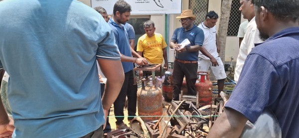 இந்தியப் படகுப் பொருள்கள் யாழில் இன்று பகிரங்க ஏலம்! 