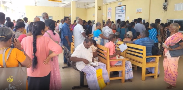 கிளிநொச்சி மாவட்ட பொது வைத்தியசாலையில் மருந்தாளர் பற்றாக்குறை - நோயாளர்கள் அசெளகரியம் 